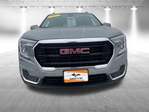 Used 2023 GMC Terrain SLE w/ Driver Convenience Package image 17