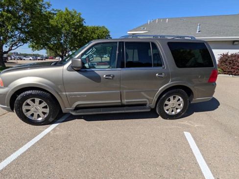 Used 2004 Lincoln Navigator Luxury AWD/4WD image 2