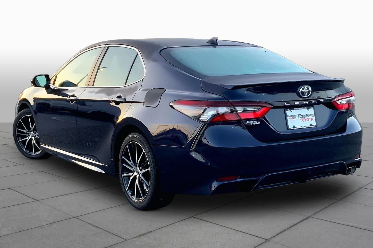 Used 2022 Toyota Camry SE w/ Convenience Package FWD image 11