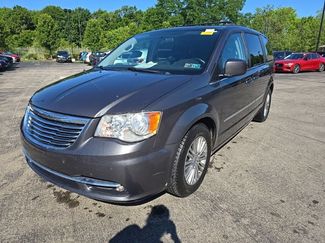 Used 2016 Chrysler Town & Country Touring FWD video 3