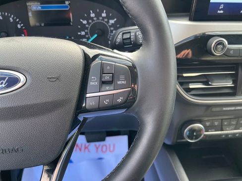 Used 2022 Ford Escape SE w/ SE Sport Appearance Package image 16