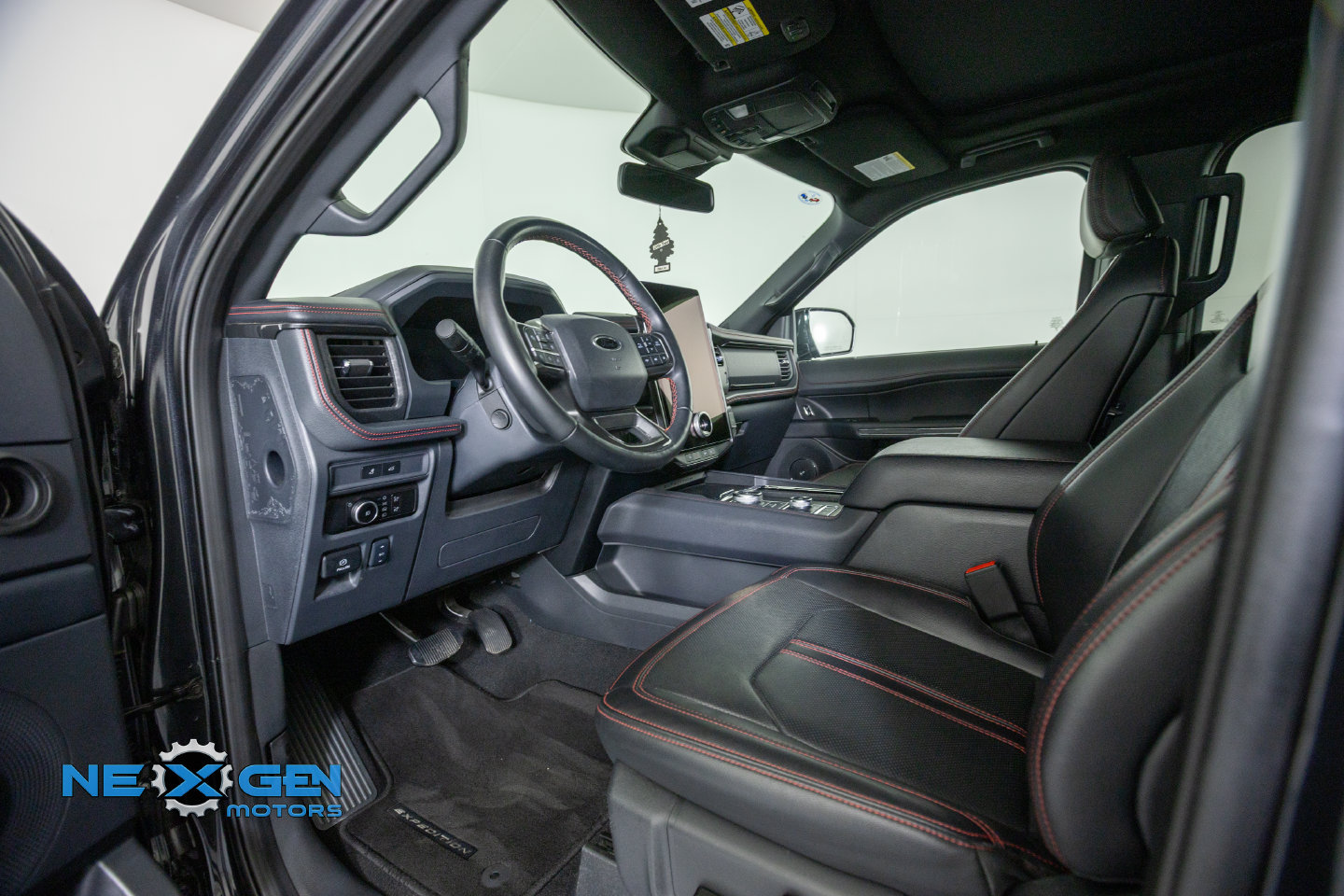 Used 2024 Ford Expedition Limited AWD/4WD image 11