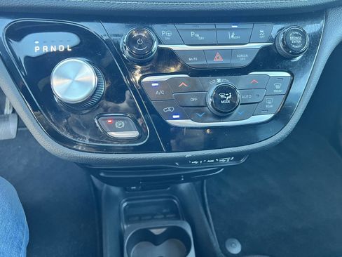 Used 2023 Chrysler Pacifica Touring-L w/ S Appearance Package image 31