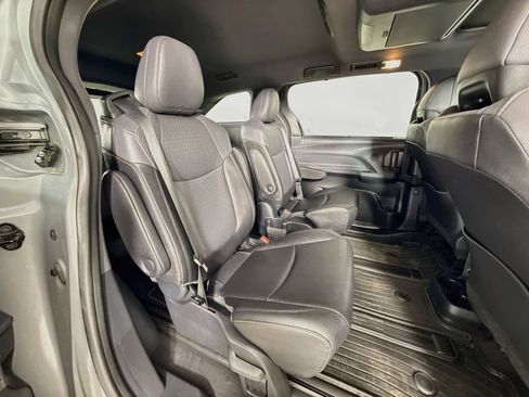 Certified 2023 Toyota Sienna XLE Woodland Edition AWD/4WD image 31