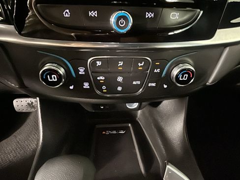 Used 2023 Chevrolet Traverse LT FWD image 25