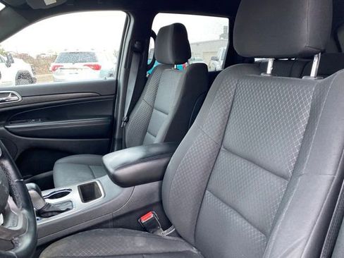 Used 2018 Jeep Grand Cherokee Laredo AWD/4WD image 13