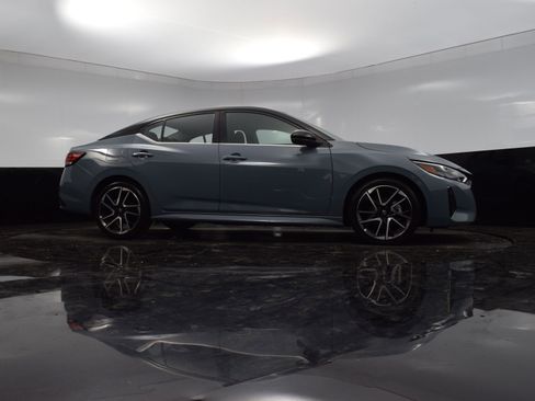 Used 2025 Nissan Sentra SR image 23