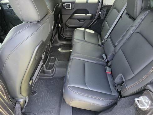 Used 2026 Jeep Wrangler Sahara image 15