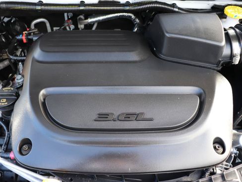 Used 2026 Chrysler Pacifica Limited FWD image 59