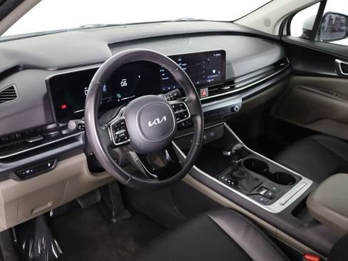 Used 2025 Kia Carnival FWD image 27
