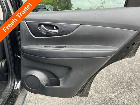 Used 2019 Nissan Rogue SV FWD image 32