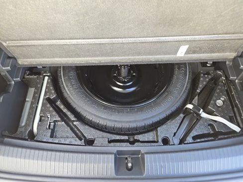 Used 2023 Volkswagen Tiguan SE w/ Panoramic Sunroof Package FWD image 53