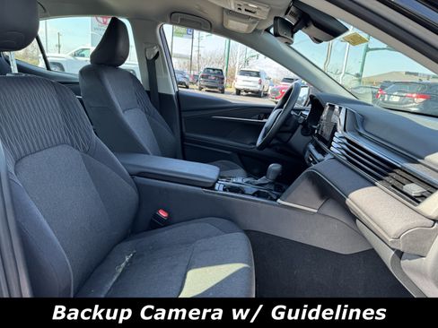 Used 2025 Toyota Camry LE w/ Convenience Package image 4
