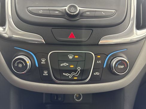 Used 2018 Chevrolet Equinox LS image 20