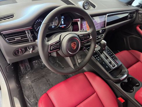 Certified 2026 Porsche Macan S AWD/4WD image 4