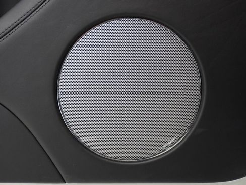 Used 2019 Bentley Bentayga image 23