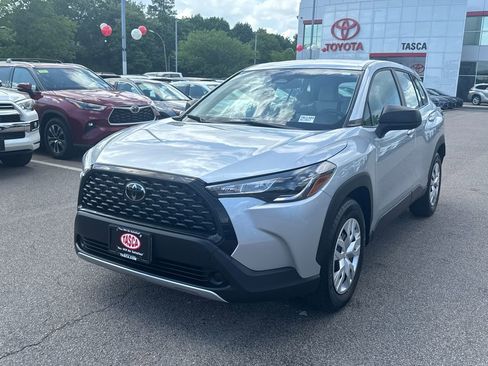 Used 2023 Toyota Corolla Cross L AWD/4WD image 3