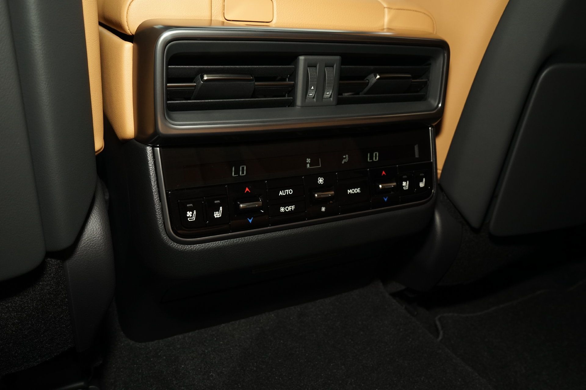 Used 2026 Lexus LX 600 4WD w/ Luxury Package image 24