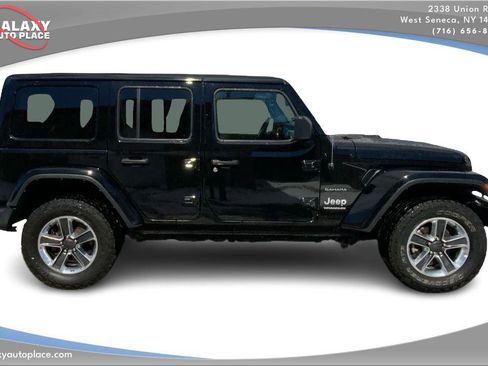 Used 2023 Jeep Wrangler Sahara image 4