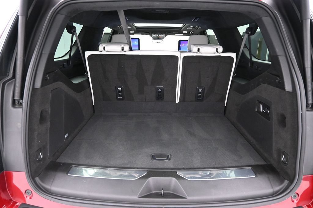 Certified 2025 Cadillac Escalade ESV Sport Platinum w/ LPO, Floor Liner Package AWD/4WD image 35