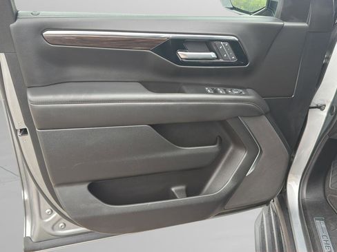 Used 2025 Chevrolet Tahoe LT RWD image 19
