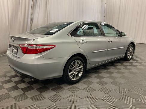 Used 2016 Toyota Camry SE w/ Moonroof Package FWD image 2