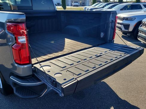 Used 2022 Chevrolet Silverado 1500 LTZ w/ LTZ Premium Package RWD image 11