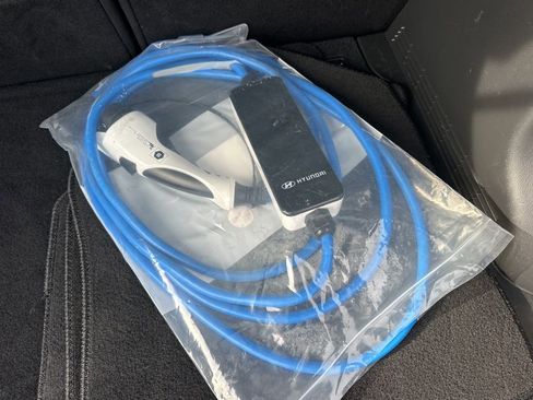 Used 2023 Hyundai Kona SE image 28