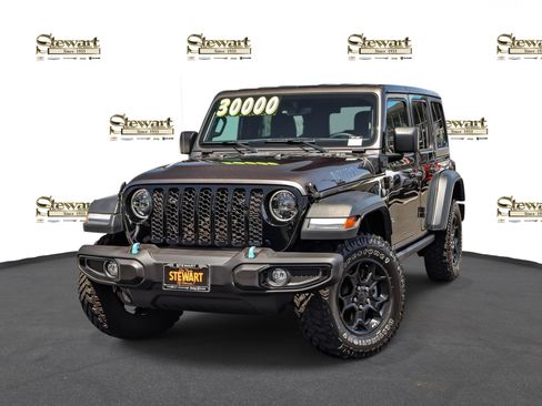 Used 2023 Jeep Wrangler Unlimited w/ 8.4" Radio Group AWD/4WD image 1