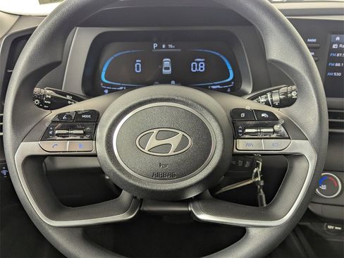 Certified 2025 Hyundai Elantra SE image 17