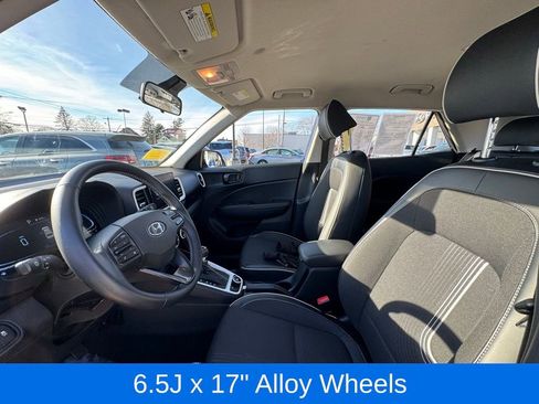 Used 2023 Hyundai Venue Limited image 21