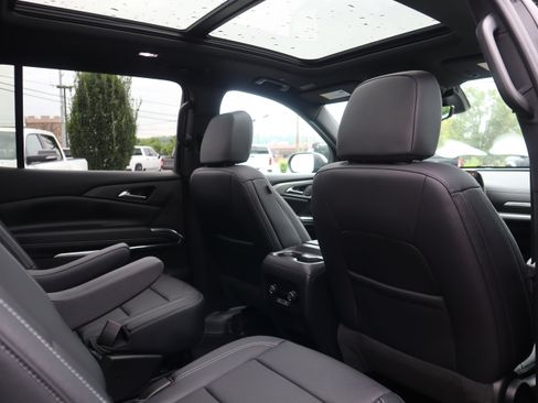 Used 2026 Chevrolet Traverse LT w/ Sun and Wheel Package FWD image 26