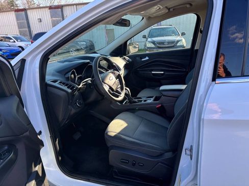 Used 2019 Ford Escape SE image 11