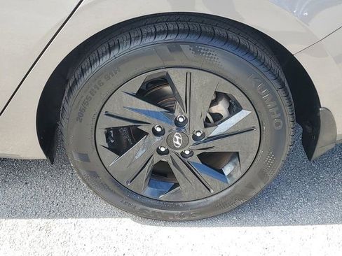 Certified 2022 Hyundai Elantra SEL w/ Winter Weather Package image 7