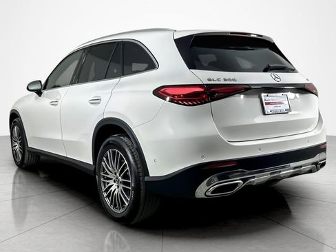 Used 2025 Mercedes-Benz GLC 300 4MATIC image 3