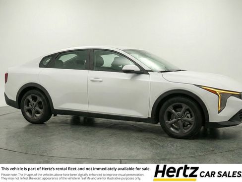 Used 2025 Kia K4 LXS image 1