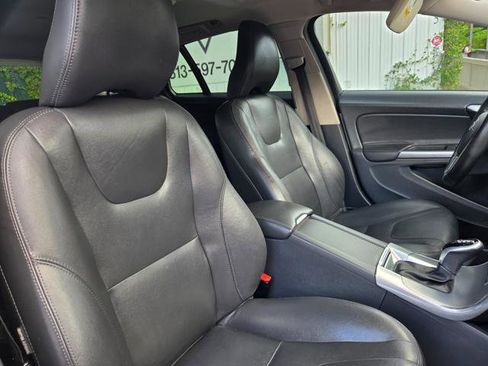 Used 2018 Volvo V60 T5 Cross Country image 25