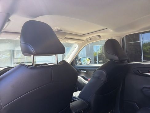 Used 2022 Toyota Highlander XLE image 7