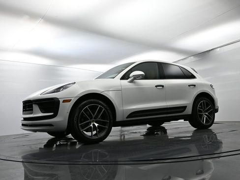 Certified 2024 Porsche Macan image 44