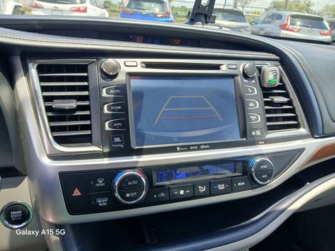 Used 2016 Toyota Highlander Limited FWD image 35