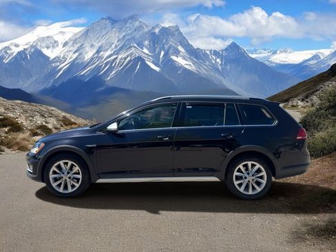 Used 2017 Volkswagen Golf Alltrack SE image 2