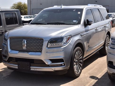Used 2021 Lincoln Navigator Reserve w/ Luxury Package image 2