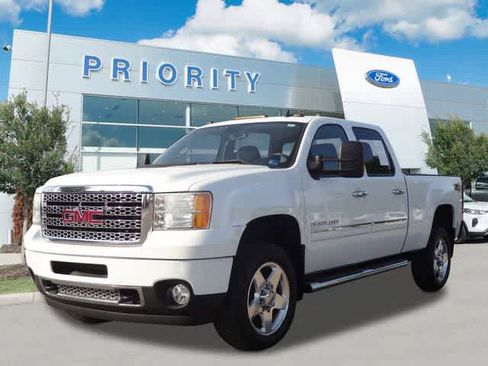 Used 2014 GMC Sierra 2500 Denali w/ Suspension Package, Off-Road AWD/4WD image 1