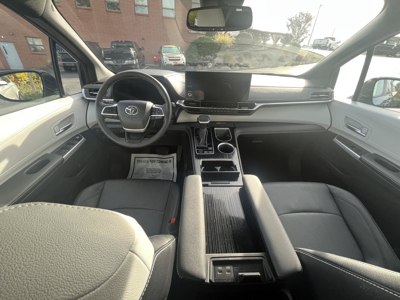 Used 2025 Toyota Sienna XSE AWD/4WD image 13