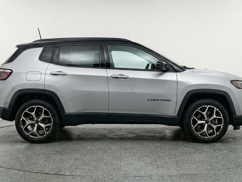 Used 2025 Jeep Compass Limited image 11