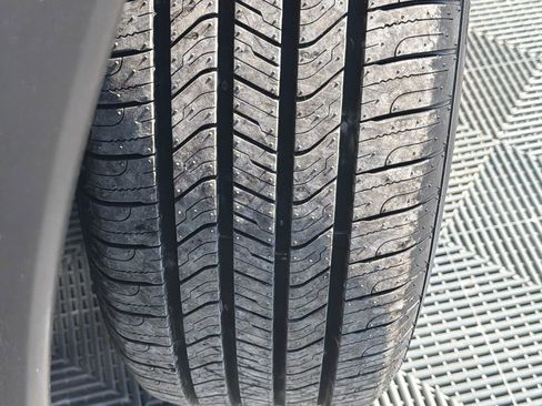 Used 2025 Nissan Rogue SV image 19