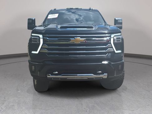 Used 2024 Chevrolet Silverado 2500 High Country w/ High Country Premium Package AWD/4WD image 2