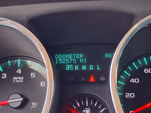 Used 2012 Chevrolet Traverse LS FWD image 16