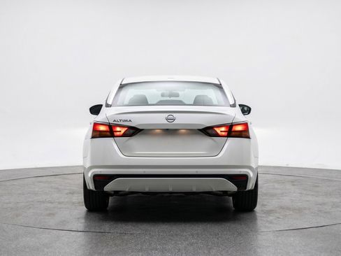 Used 2025 Nissan Altima 2.5 SV FWD image 7