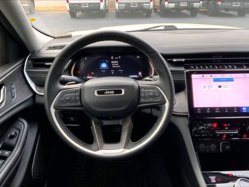 Used 2022 Jeep Grand Cherokee L Limited image 6